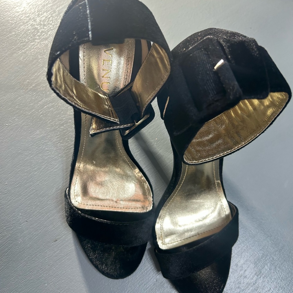 VENUS Black and Gold Women's Heels size 8.5 gently used